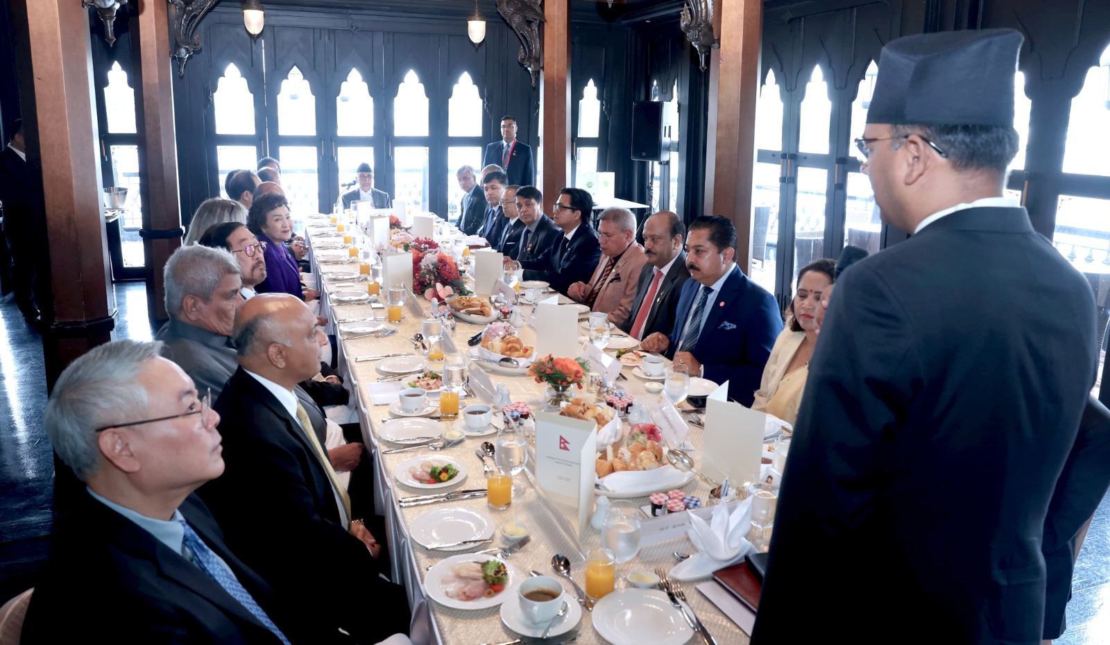 प्रधानमन्त्री ओलीसँग नेपाल र थाइल्यान्डका व्यवसायीको संयुक्त भेटवार्ता, नेपालमा लगानी गर्न आग्रह